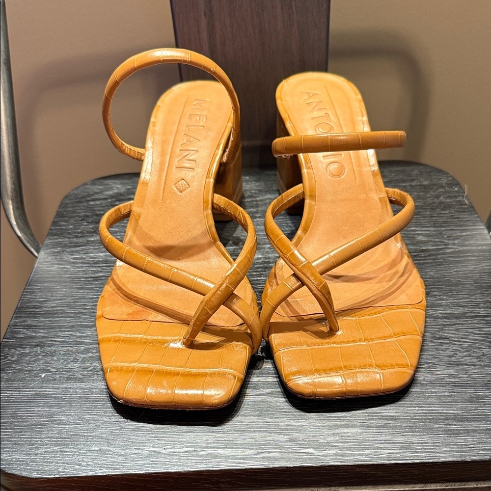 ANTONIO MELANI Croc-Embossed Tan Heels - Picture 3 of 11